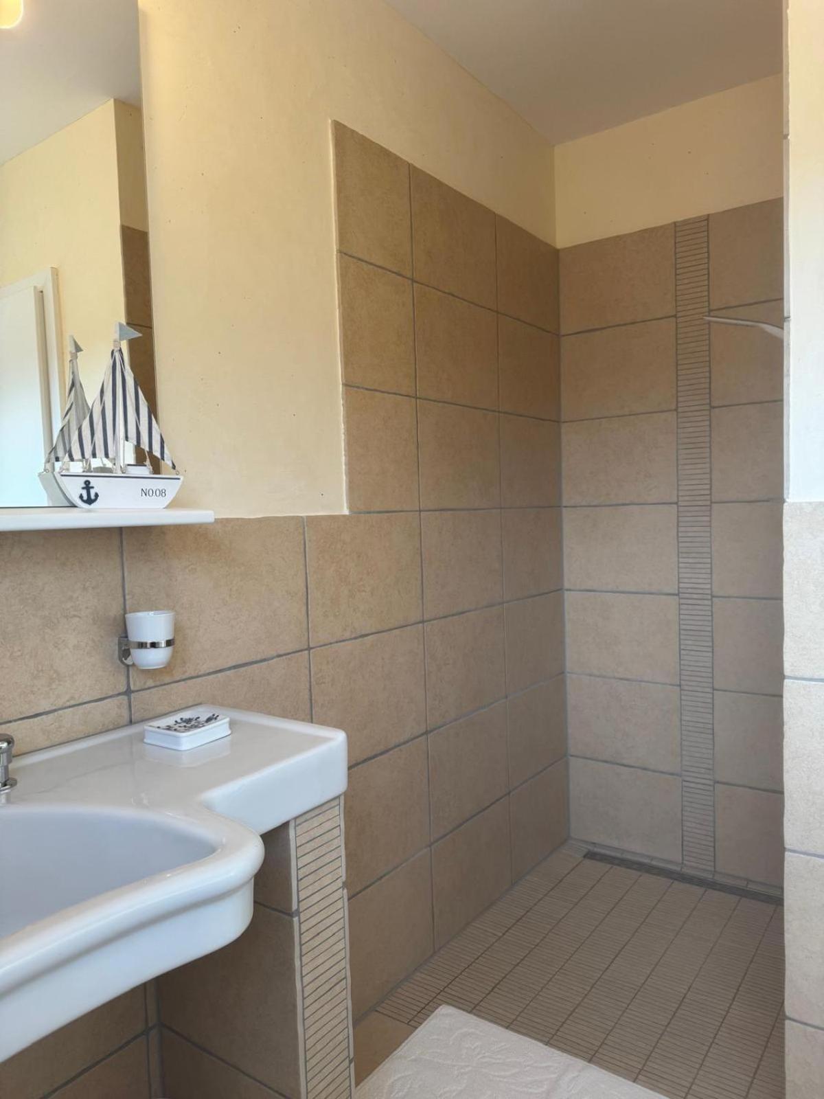Gaestehaus Ina-Maria, Apartments Obernhof ภายนอก รูปภาพ